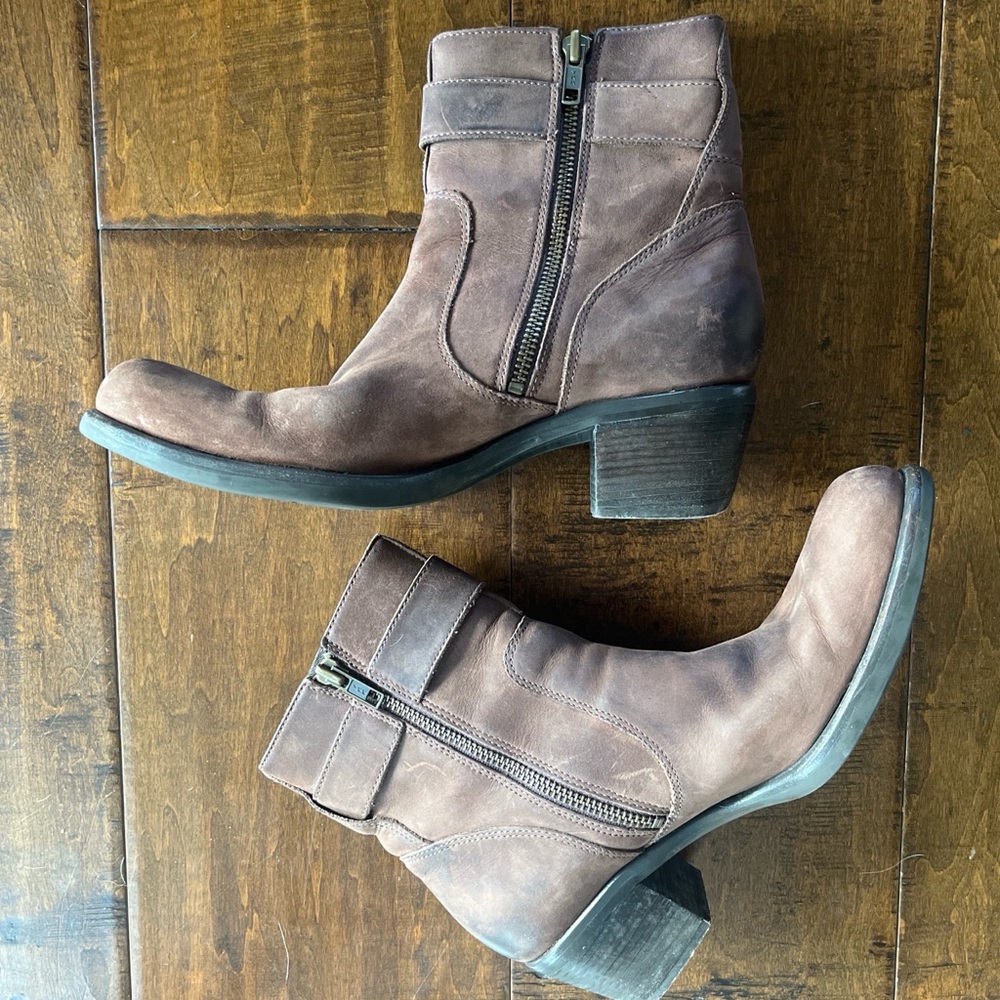 Cole Haan distressed brown leather Western ankle boots 6.5 B